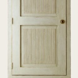 WARDROBE WITH ROD